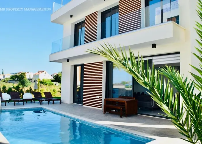 By The Beach Villa Natalya
